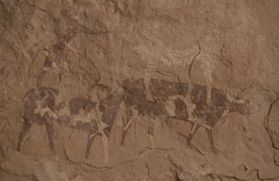 牛と人間の像、洞窟画、Oued in Djeran、Djanet付近、Tassili n