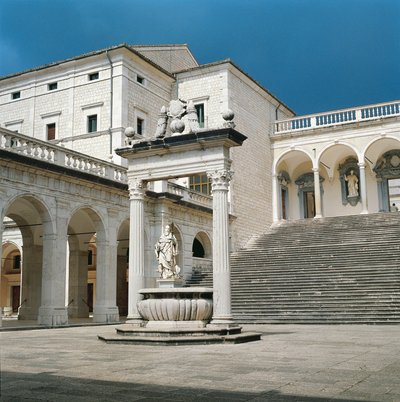 イタリア、ラツィオ州、フロジノーネ県、カッシーノ、モンテ・カッシーノ修道院、大階段と井戸 作： Unbekannt Unbekannt