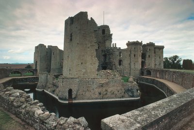 ラグラン城（イギリス、南ウェールズ、モンマスシャー）（写真 作： Unbekannt Unbekannt