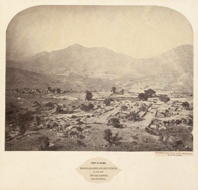 マイソールの景色: ボーガナラシムハスワミ寺院、砦、デヴァラヤドルグ (台地から) 作： Lieutenant Colonel Henry Dixon