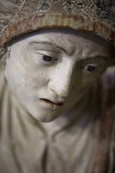 ボンネットの聖女（塗られた石） 作： Ligier Richier