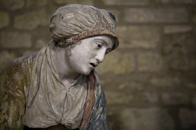 ボンネットの聖女（塗られた石） 作： Ligier Richier