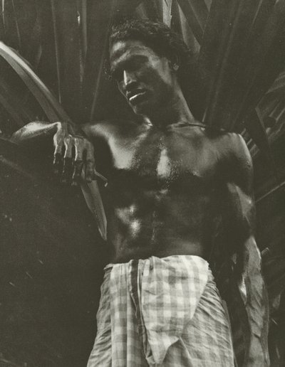 アンニュイ（白黒写真） 作： Lionel Wendt