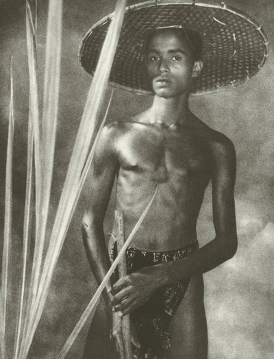 ゴビヤ（白黒写真） 作： Lionel Wendt