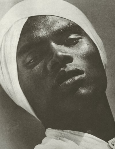 ラマンヘッド（白黒写真） 作： Lionel Wendt