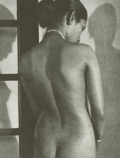 ヌード（白黒写真） 作： Lionel Wendt