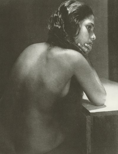 ヌード（白黒写真） 作： Lionel Wendt