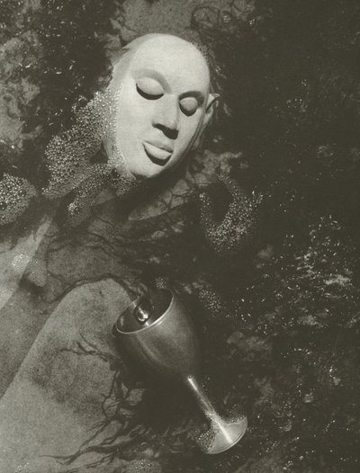 静かな場所 (白黒写真) 作： Lionel Wendt