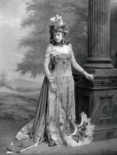 アルジャーノン・バーク夫人 1870-1967年、旧姓グエンドリン・アイリーン、エミリー・スローン＝スタンリー...、1897年。 作： London . Photo studio Lafayette