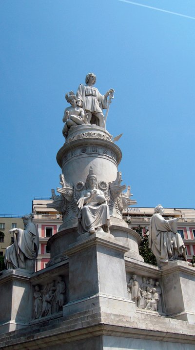 航海士クリストファー・コロンブス（Cristoforo Colombo）に敬意を表したモニュメント。ロレンツォ・バルトリーニ（1777-1850）による大理石の彫刻。Piazza Acquaverde Genes (Genova) イタリア 作： Lorenzo Bartolini