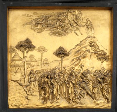 律法の板を受け取るモーセ、レリーフ、洗礼堂の楽園の門、2015年（写真） 作： Lorenzo Ghiberti