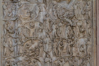 ジェシーツリーとメシアの予言、創世記の物語、ロレンツォ・マイターニ（1275～1330年以前）による浅浮彫り、イタリア、ウンブリア州オルヴィエート大聖堂のファサード、第二柱 作： Lorenzo Maitani
