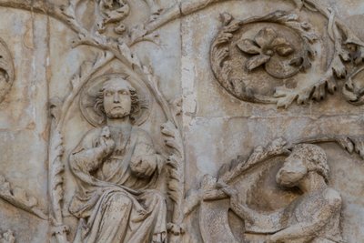 ジェシーの木とメシアの予言、詳細、創世記の物語、ロレンツォ・マイターニ（1275年から1330年以前）による浅浮彫り、イタリア、ウンブリア州、オルヴィエート大聖堂のファサード、第二の支柱 作： Lorenzo Maitani