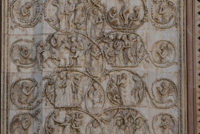 キリストの生涯の場面、新約聖書の物語、ロレンツォ・マイターニ（1275-1330年以前）による浅浮彫り、イタリア、ウンブリア州、オルヴィエート大聖堂のファサードの第3の支柱 作： Lorenzo Maitani