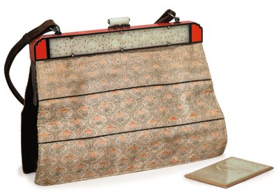 カルティエのマーク入りフランス製ハンドバッグ、1930年頃（絹、漆、硬石） 作： Louis Cartier