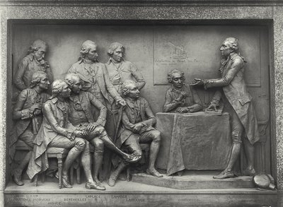 空気の分析結果を同僚に説明するAntoine Laurent Lavoisier（1743-94）（ブロンズ）（モノクロ写真 作： Louis Ernest Barrias
