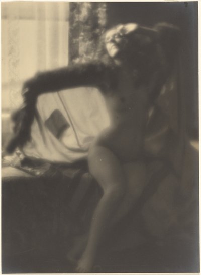 [ベッドに座る女性ヌード］ 作： Louis Fleckenstein