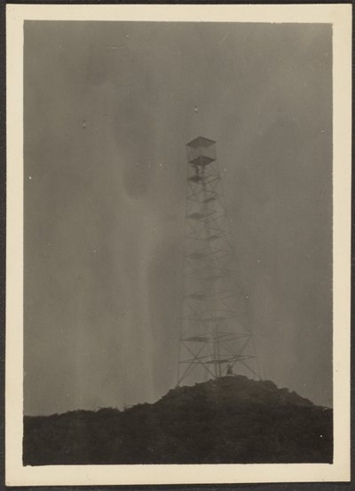 [鉄塔のある風景］ 作： Louis Fleckenstein