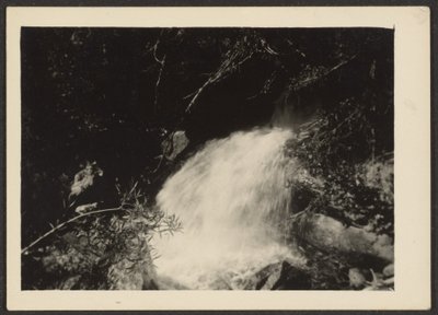 [滝のある風景］ 作： Louis Fleckenstein