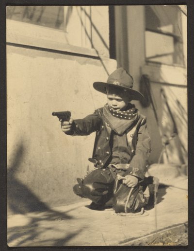 [カウボーイ姿のリトルボーイ］ 作： Louis Fleckenstein