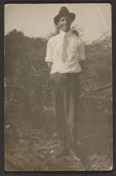 [雑木林の男] 作： Louis Fleckenstein