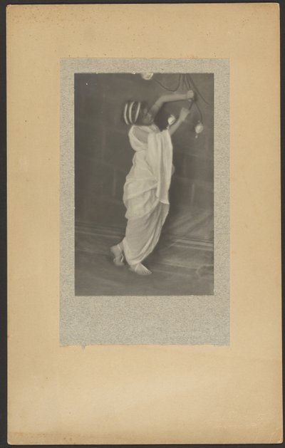 [クラシック衣装のモデル］ 作： Louis Fleckenstein