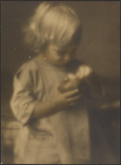 [リンゴを持った子供の肖像] 作： Louis Fleckenstein