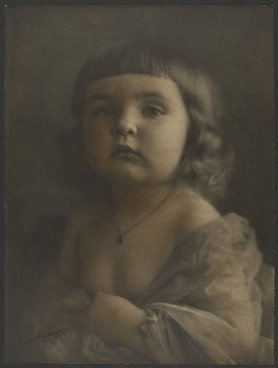 [ガーゼに包まれた子供の肖像] 作： Louis Fleckenstein