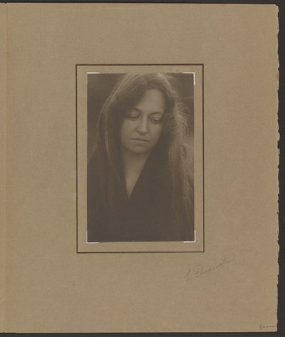 [下を向く女性の肖像] 作： Louis Fleckenstein