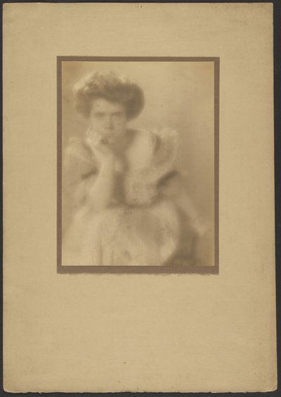[ポンパドゥール風の髪型をした女性の肖像] 作： Louis Fleckenstein