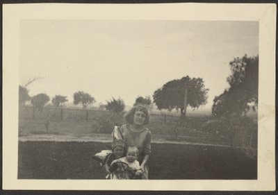 [女と子供] 作： Louis Fleckenstein