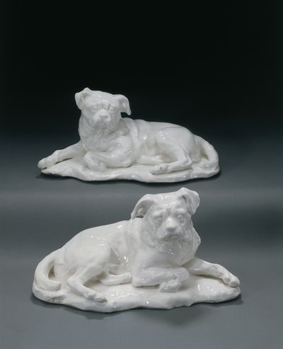 ホガースの犬「トランプ」のチェルシーモデル2点（1747～50年頃）（陶製 作： Louis Francois (after) Roubiliac