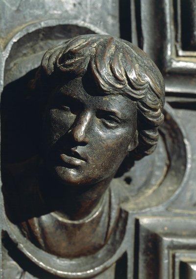 ジュリアーノ・デ・メディチの頭部、ルカ・デッラ・ロッビア(1400-1481)による扉のブロンズ作品の詳細。フィレンツェ、サンタ・マリア・デル・フィオーレ大聖堂の新聖具室。イタリア 作： Luca Della Robbia