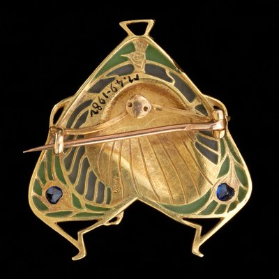 ブローチペンダント、1900年頃（サファイアをあしらったゴールドとプリークのアジュールエナメル） 作： Lucien or Léopold Gautrait