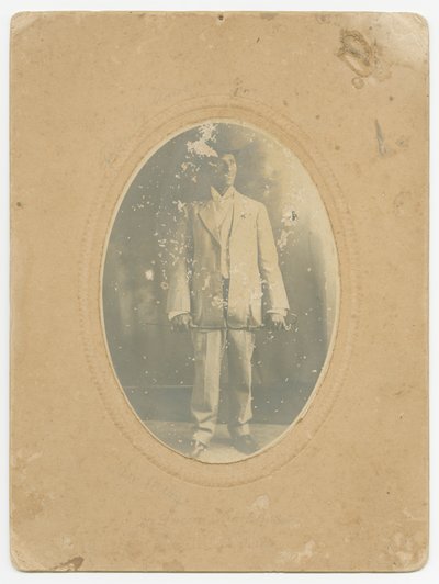 男性の写真、1910年頃 作： Lucius Harper