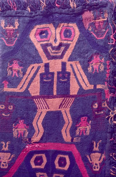 テキスタイル、パラカス文化、ペルー、2015年。 作： Luis Rosendo.