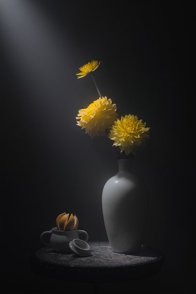 「黄金の花々」の静物画 作： Lydia Jacobs