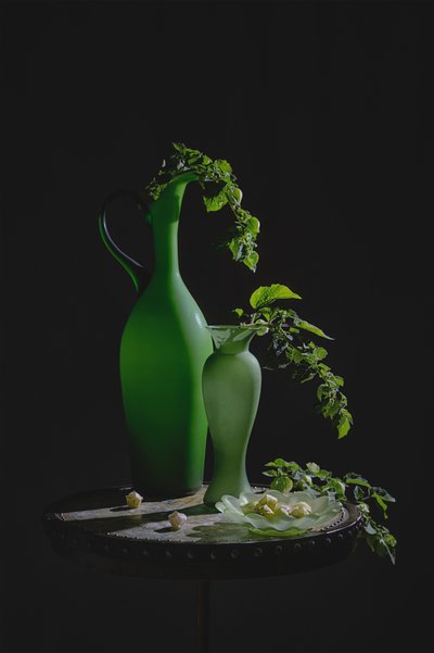 緑の花瓶の静物画 作： Lydia Jacobs