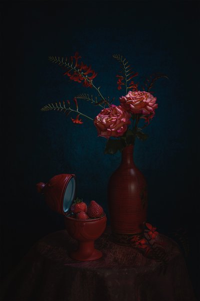 ムーディ・レッドの静物画 作： Lydia Jacobs