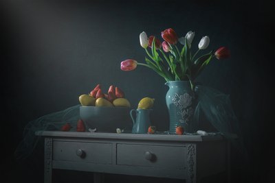憂鬱なチューリップとレモン 作： Lydia Jacobs