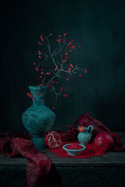 ザクロとベリーの静物画 作： Lydia Jacobs