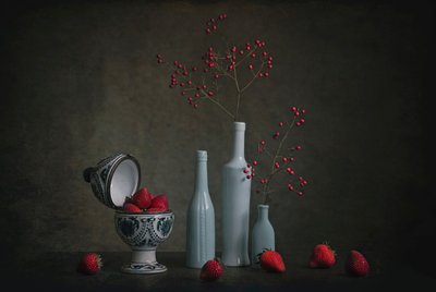 赤いベリーの静物画 作： Lydia Jacobs