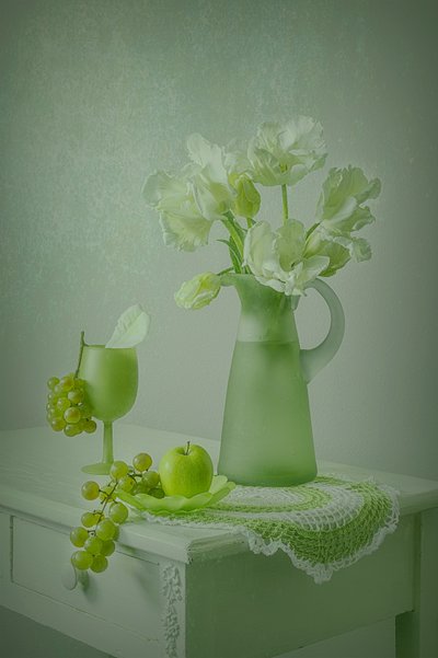 柔らかな緑の静物画 作： Lydia Jacobs