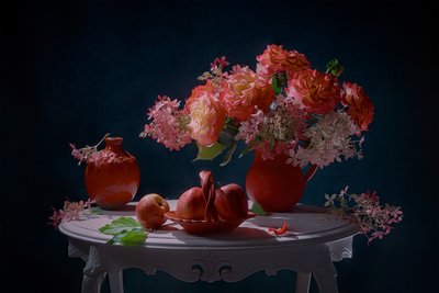 鮮やかな花の静物画 作： Lydia Jacobs