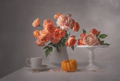 『秋のバラの静物画』 作： 