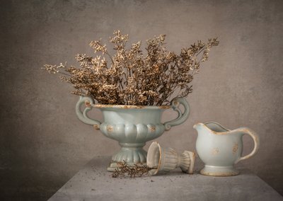 ドライフラワーの静物画 作： Margareth Perfoncio