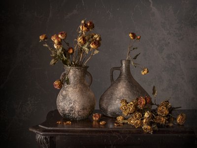 ドライローズの静物画 作： Margareth Perfoncio