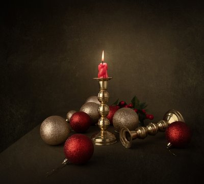 クリスマスらしいキャンドル 作： Margareth Perfoncio