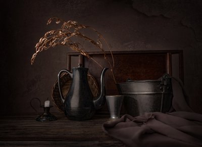 ムーディで素朴な静物画 作： 
