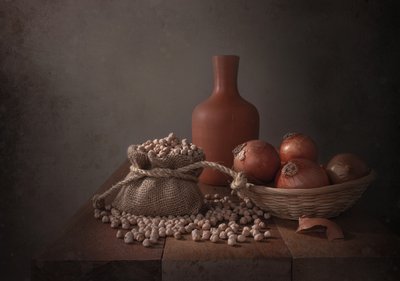 素朴なひよこ豆の静物画 作： Margareth Perfoncio